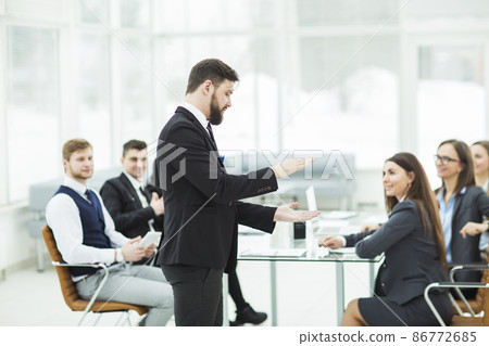 senior Manager of the company holds a working meeting with business team in modern office 86772685