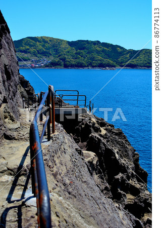 鬼城,狗回來的可怕橋的景色,從緊貼懸崖的長廊回望,世界遺產,熊野,三重縣熊野市(3) 鬼城,狗回來的可怕橋的景色,從緊貼懸崖的長廊回望,世界遺產,熊野,三重縣熊野市(3) 86774113