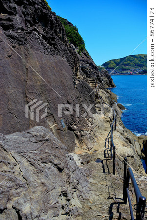 三重縣熊野市熊野市世界遺產菊岩前的神樂岩鬼城(5) 三重縣熊野市熊野市世界遺產菊岩前的神樂岩鬼城(5) 86774123
