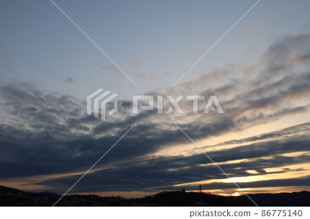 Evening view of the cold sky 86775140