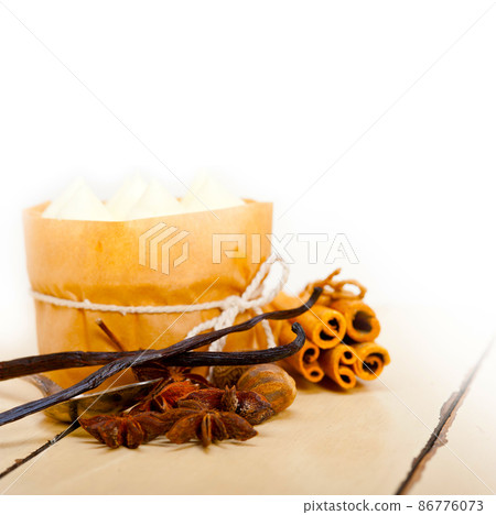 vanilla and spice cream cake dessert vanilla and spice cream cake dessert 86776073