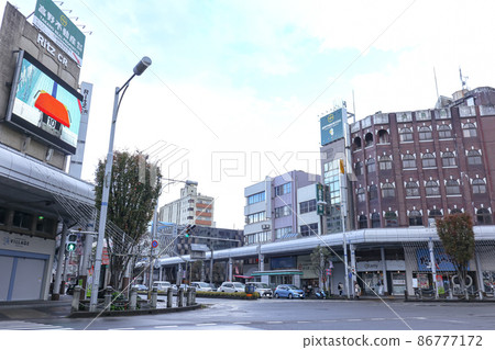 在長岡站前面的都市風景 86777172