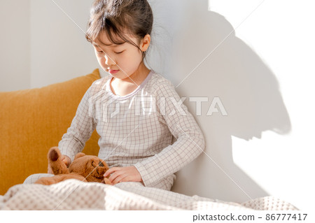 兒童 女孩 生活方式 家庭 休息 86777417