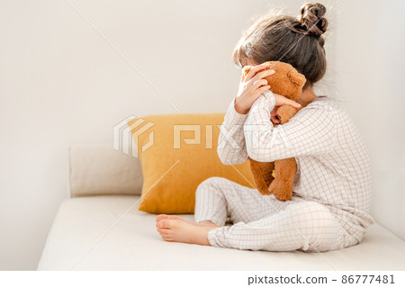 兒童 女孩 生活方式 家庭 休息 86777481