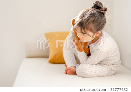 兒童 女孩 生活方式 家庭 休息 86777482