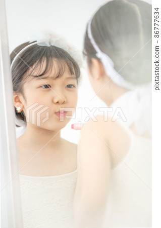 children lifestyle princess mirror girl 86777634