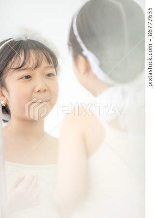 children lifestyle princess mirror girl 86777635