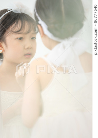 children lifestyle princess mirror girl children lifestyle princess mirror girl 86777640