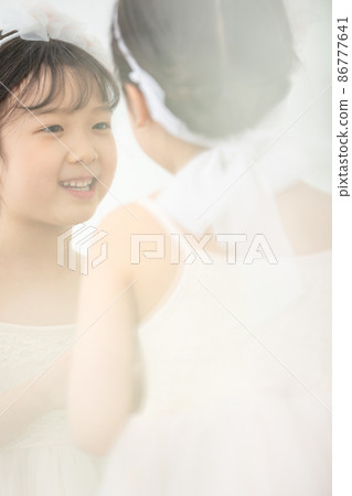 children lifestyle princess mirror girl children lifestyle princess mirror girl 86777641