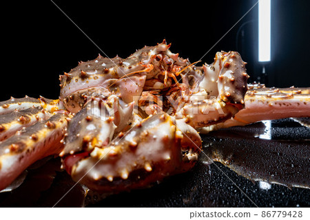 Raw live Kamchatka crab Paralithodes camtschatica, isolated on a black background 86779428