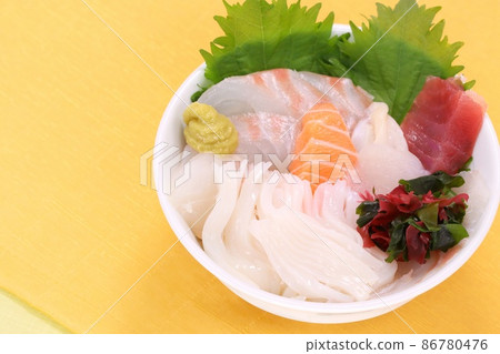 Seafood bowl, small bowl with fish and shellfish 86780476