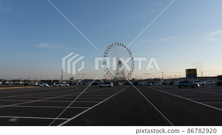 Ferris wheel and parking lot in the evening view 86782920