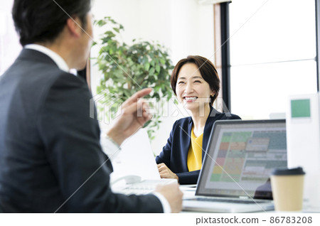 Business female conversation smile meeting 86783208