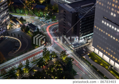 Overlooking night view near the intersection in front of the US Embassy (Minato-ku, Tokyo, November 2021) 86783403