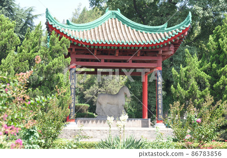Silk Road, Hexi Corridor, Shaanxi Province, Maoling Museum, Stone statue of a horse stepping on Xiongnu Silk Road, Hexi Corridor, Shaanxi Province, Maoling Museum, Stone statue of a horse stepping on Xiongnu 86783856