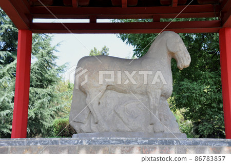 絲綢之路,陝西省河西走廊,茂陵博物館,馬踏匈奴石像 絲綢之路,陝西省河西走廊,茂陵博物館,馬踏匈奴石像 86783857