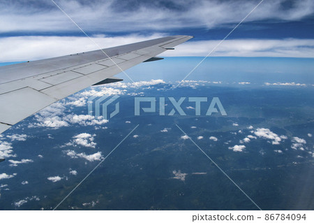 Outside view from the window of a moving airplane 86784094
