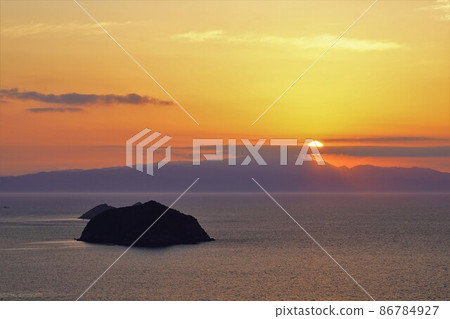 來自上越敷島的 Tonboro 天文台的朝日和權之島 86784927