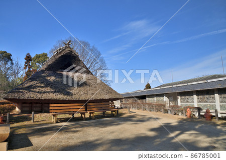 Wakayama Prefectural Kii Fudoki no Oka (pit house, museum on the right) [Wakayama City, Wakayama Prefecture] 86785001