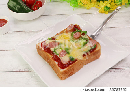 Pizza toast  86785762