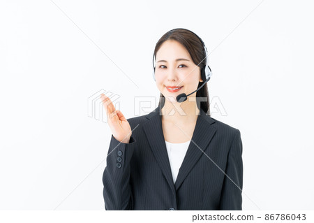 Female operator with white background 86786043