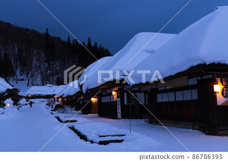 Ouchi-juku in winter with lights 86786393