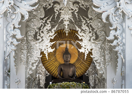 Beautiful Sculpture of Golden buddha image at the famous Wat Rong Khun (White Temple). 86787055