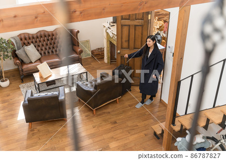 Rental space A bird's-eye view of a young woman entering a hotel with a suitcase (carry back) 86787827
