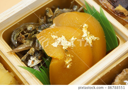 新年菜餚烏海和沙丁魚乾 86788551