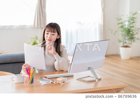 Young woman learning remotely Young woman learning remotely 86789636