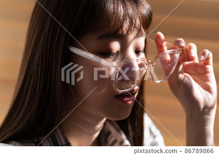 young woman      86789866