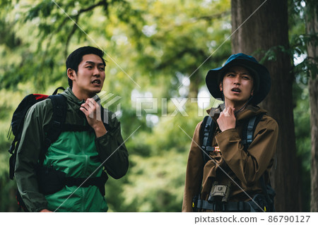 Dehydration during mountaineering Dehydration during mountaineering 86790127