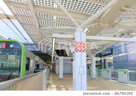 山手線 E235 系列列車在東京都港區高南港站 86790168