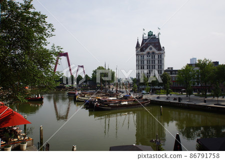 停在荷蘭鹿特丹的船 停在荷蘭鹿特丹的船 86791758