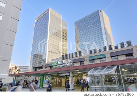 Pedestrian deck in front of the west exit of Tamachi Station and the redeveloped skyscrapers of Musbu Tamachi, Minato-ku, Tokyo Pedestrian deck in front of the west exit of Tamachi Station and the redeveloped skyscrapers of Musbu Tamachi, Minato-ku, Tokyo 86792800