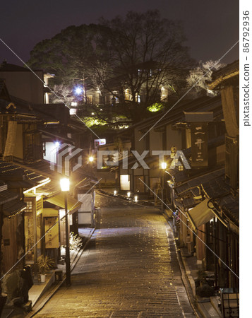 雨後的八坂市 86792936