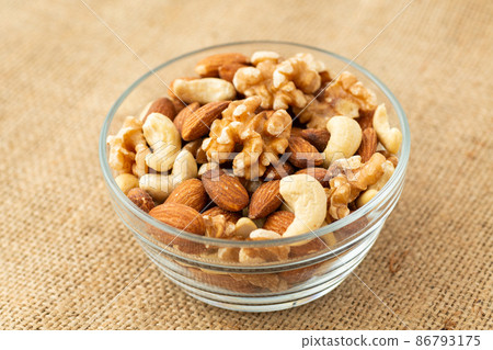 Mixed nuts 86793175