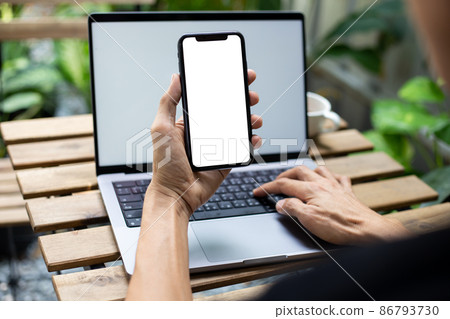 man hand using smartphone In the coffee shop,Screen blank with clipping path 86793730