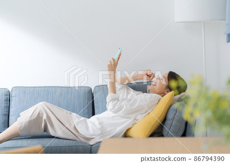 Female sleeping on the sofa in her 30s 86794390