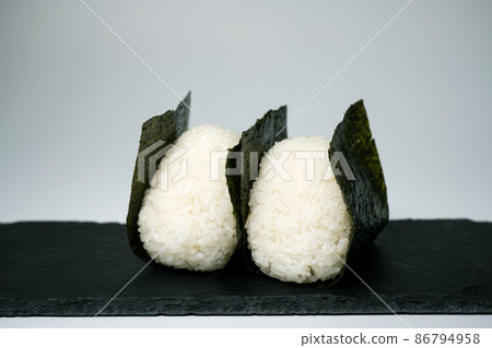 Tsuyahime from Yamagata, wrapped in seaweed to make rice balls, the grains stand up even when cooled and are delicious Tsuyahime from Yamagata, wrapped in seaweed to make rice balls, the grains stand up even when cooled and are delicious 86794958