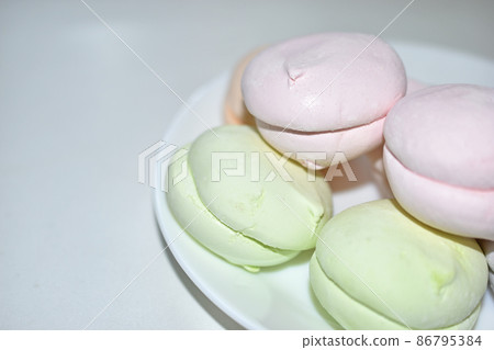 Colorful delicious marshmallows on a white plate 86795384