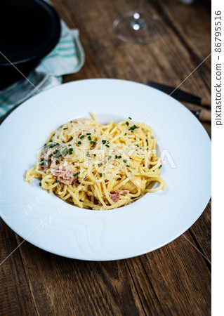 Spaghetti ala carbonara Spaghetti ala carbonara 86795516