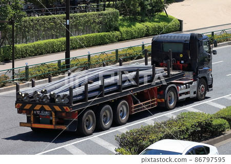 Image of a truck that transports reinforcing bars 86797595