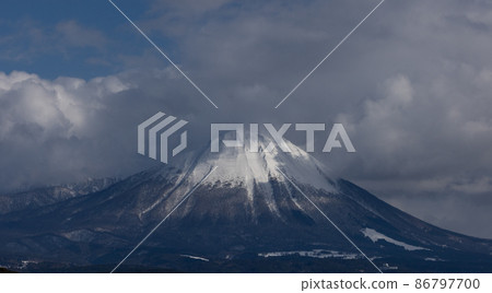 Snowy mountain 86797700