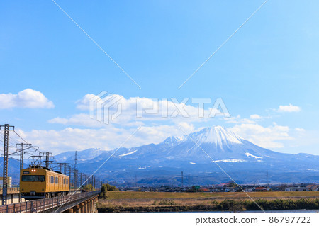 雪山和火車 雪山和火車 86797722