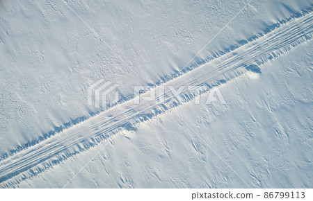 Road track in snow background Road track in snow background 86799113