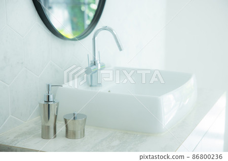 Interior around the water 86800236