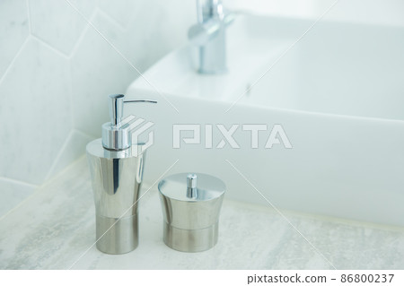 Interior around the water 86800237