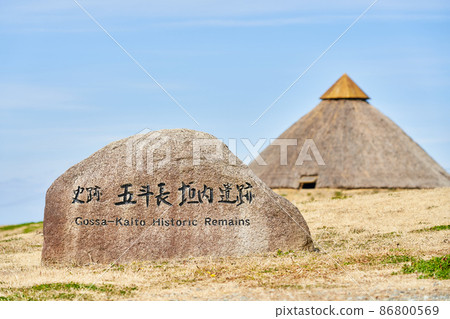 Awaji Island, Hyogo Prefecture Goto Nagagakiuchi Ruins 86800569