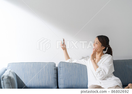 Female sitting on the sofa in her 30s 86802692